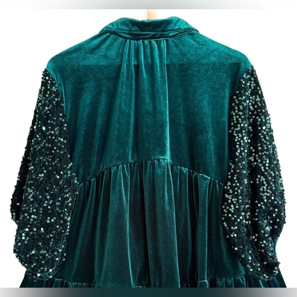 UMGEE Feminine Emerald Green Velvet Sequins Tiered Back Button Down Tunic S NWT
